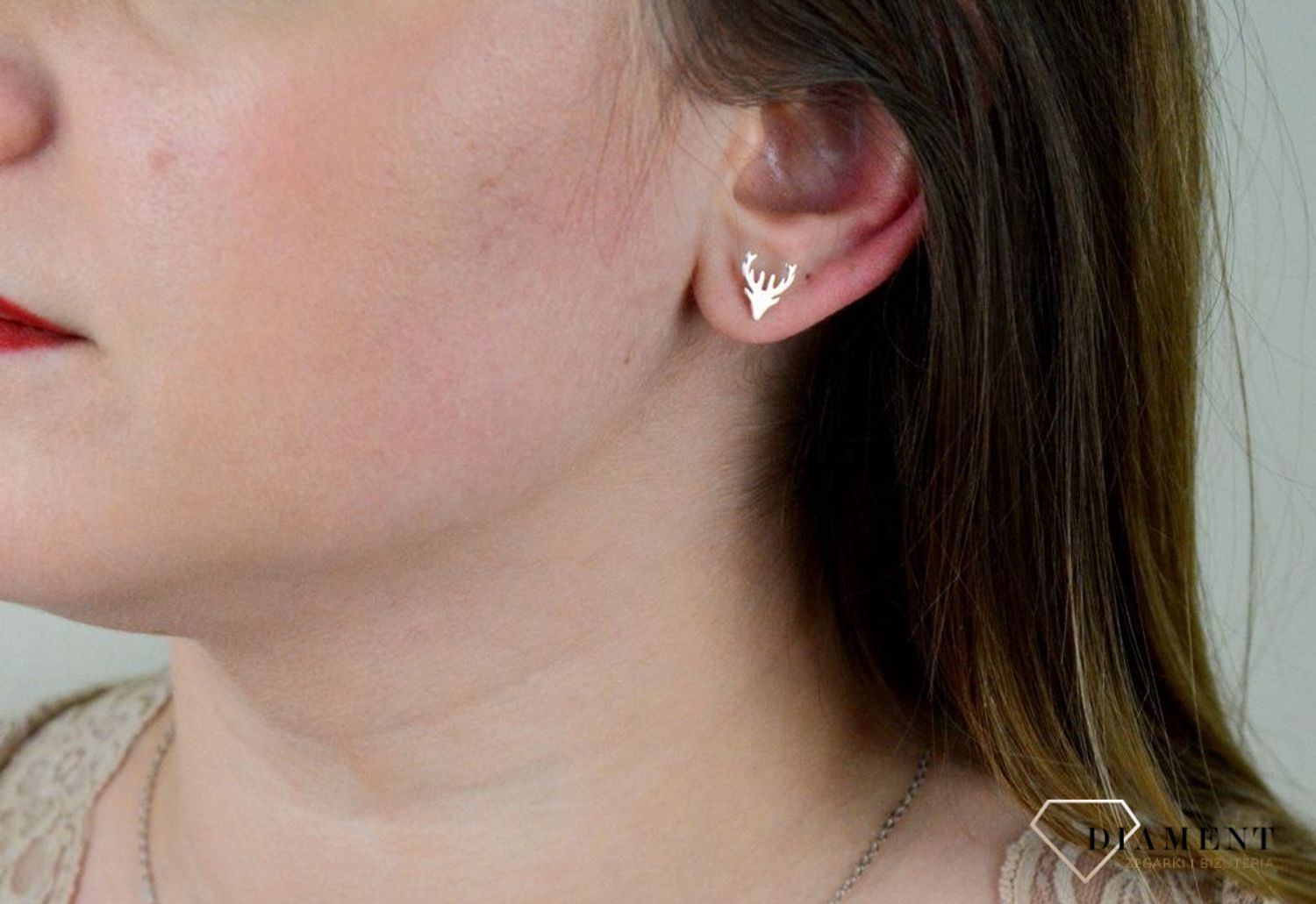 Srebrne kolczyki przy uchu Jeleń KR R264.jpg